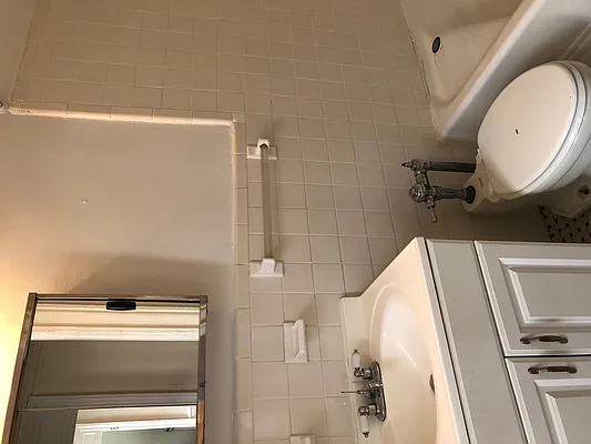 Rented by Gala West Realty LTD | media 4