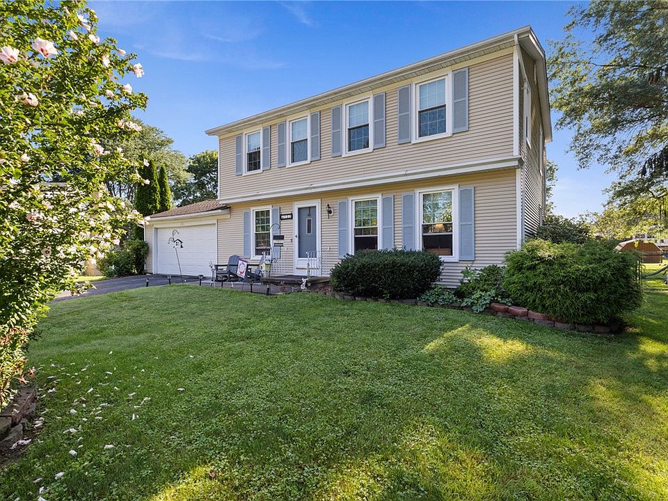 1st image of 132 Stallion Cir