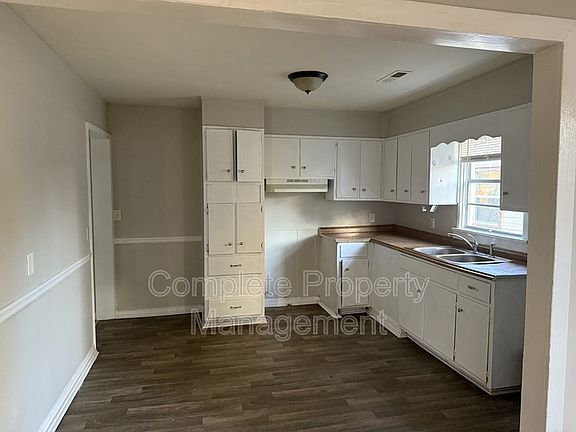 4th image of 1152 14th Pl SW