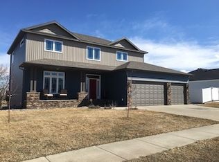 3319 Spruce Ln, Minot, ND 58701