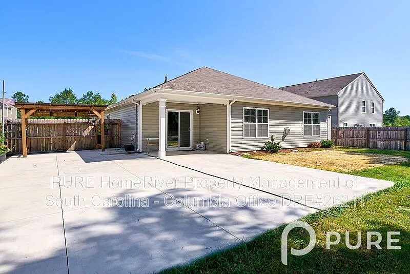 4 bed, 2.0 bath, 1828 sqft, $1,975 — Photo 4