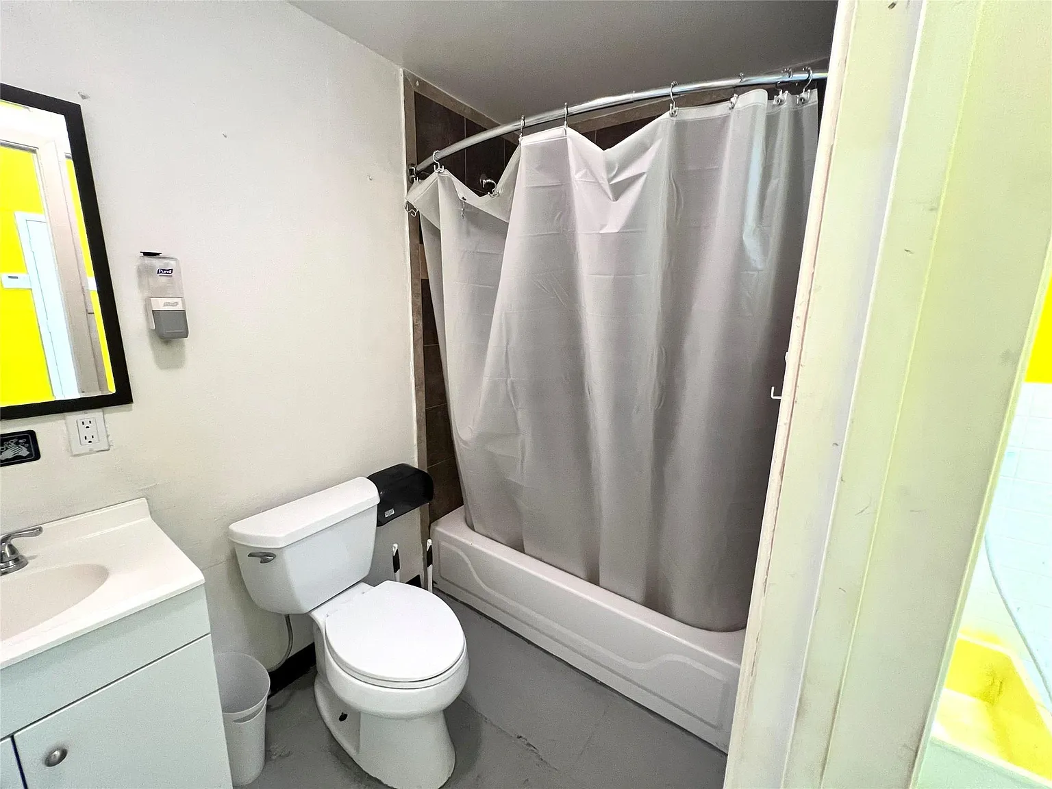 Studio, 1.0 bath, 1650 sqft, $2,400 — Photo 3