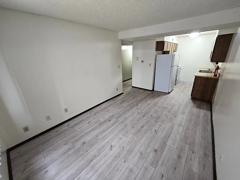 1016 G St #8 — Photo 7