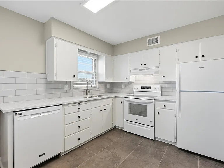 734 S 50th St #3 — Photo 2