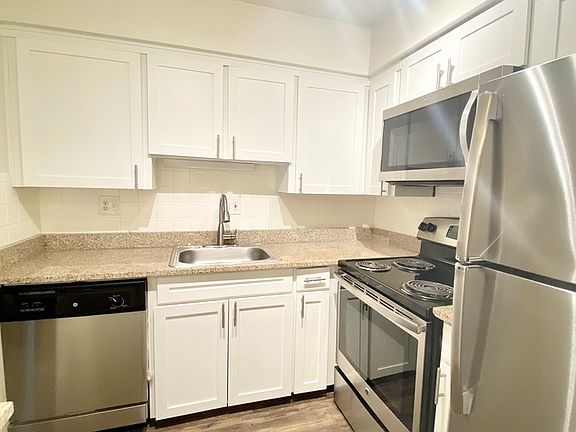 4th image of 3633 Walnut St #108