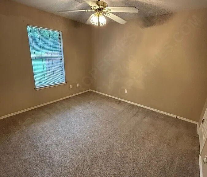 2538 W Houston St — Photo 13