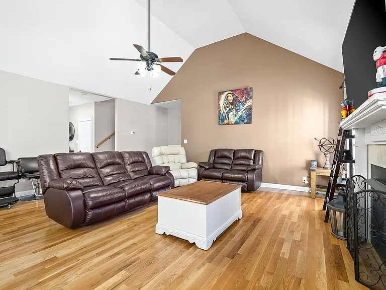 2226 Fairfax Dr — Photo 14