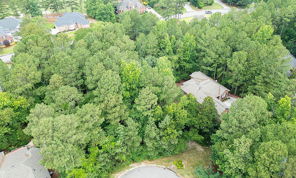 1st image of 341 Huntington Ct