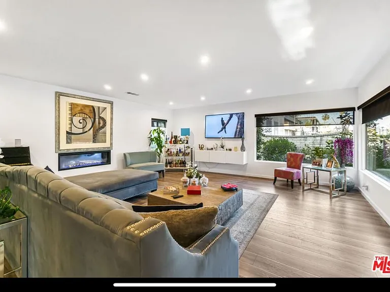 10915 Ayres Ave — Photo 10