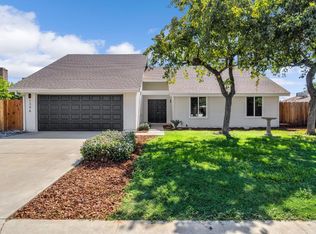 1346 N Eaton Ave, Dinuba, CA 93618