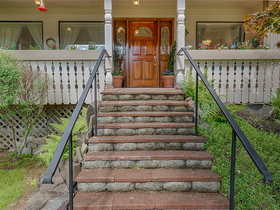 1st image of 300 Beacon Hill Dr.
