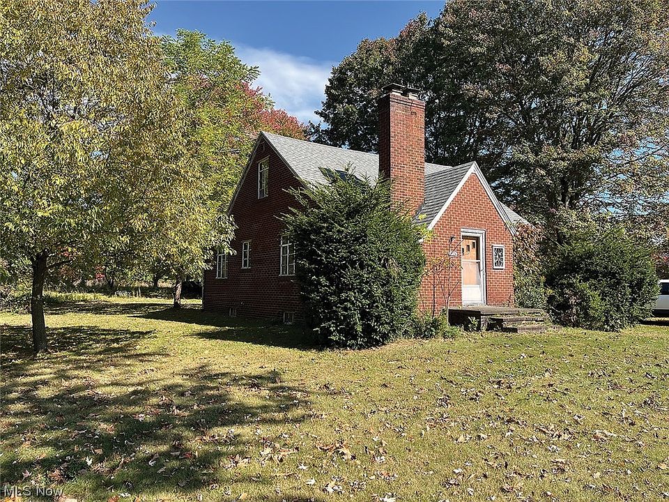 2nd image of 1975 Diamond St NE