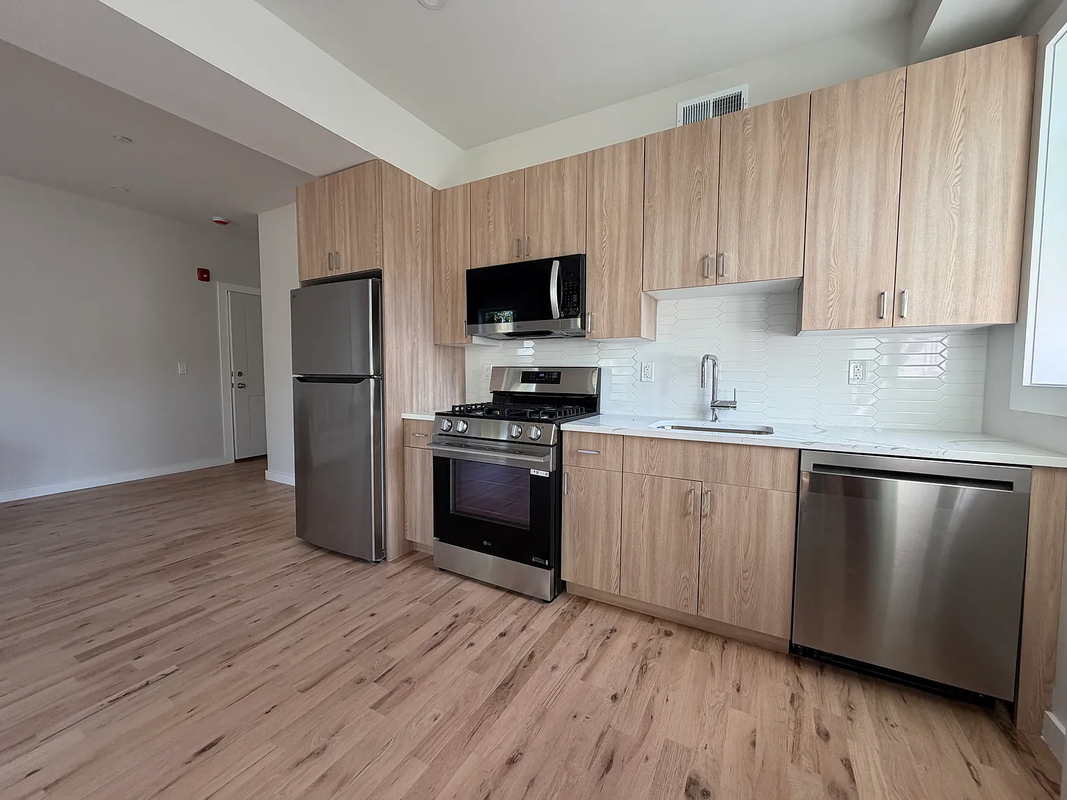 269-R3 Humphrey St — Photo 3