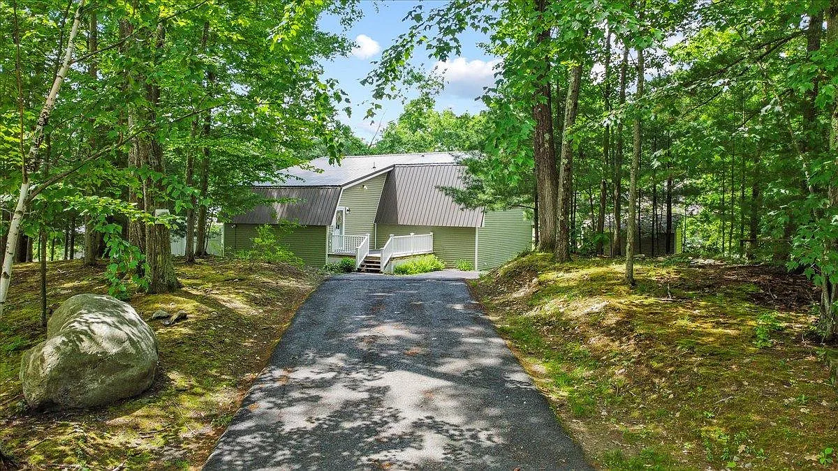 1 Labrador Way — Photo 1