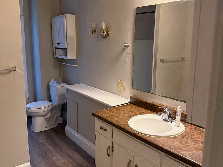1753 W Morris St — Photo 11