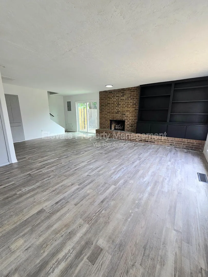 Building Photo - 524 Westwood Ct