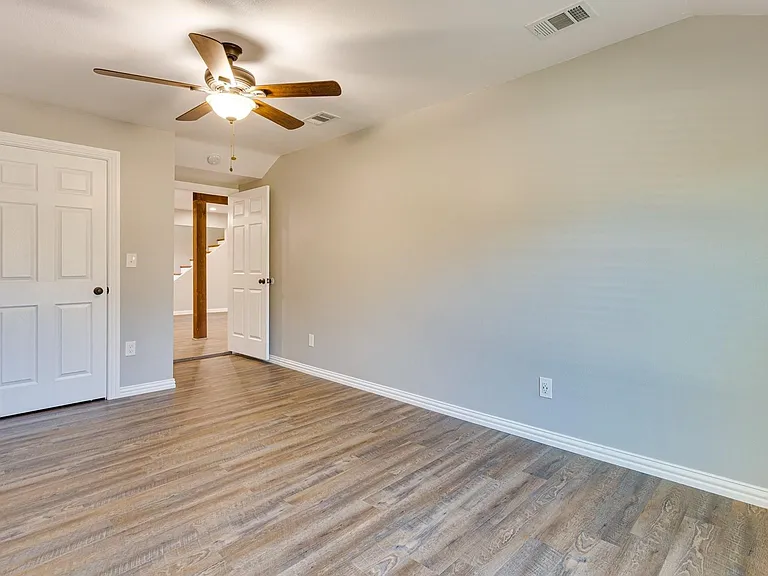 2725 Livingston Ave — Photo 9