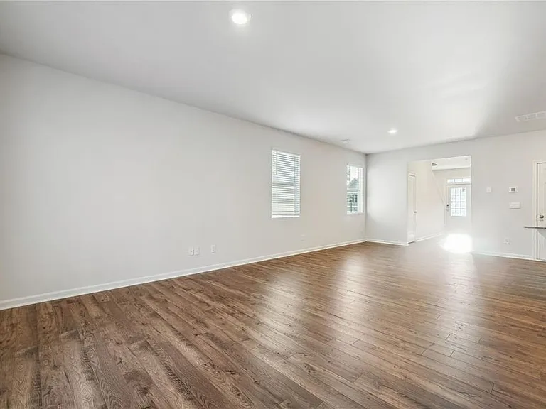 207 Whitewood Dr — Photo 8