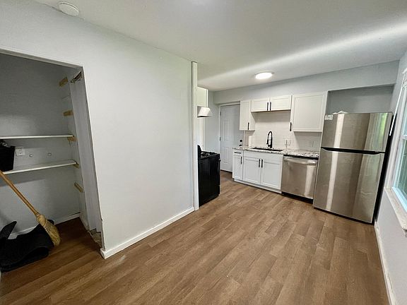 5th image of 5315 N Garfield Ave