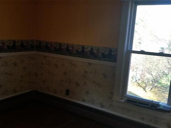 5th image of 61 Adsit St