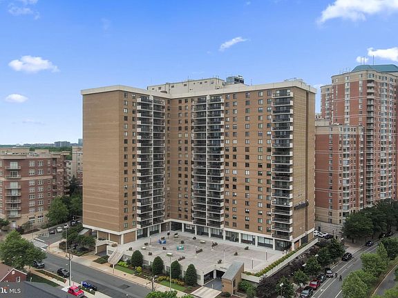 3rd image of 3800 Fairfax Dr APT 809