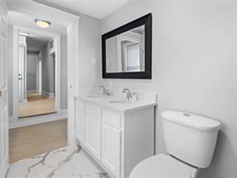 653 29th St #B — Photo 9