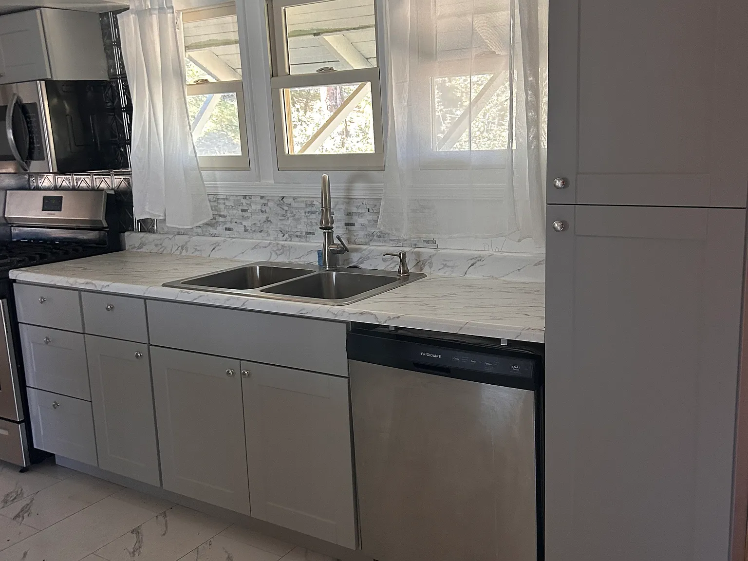 628 Beach Ave — Photo 4