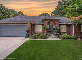 3285 Norton Lawn, Rochester Hills, MI 48307