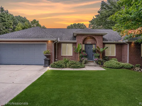 3285 Norton Lawn, Rochester Hills, MI 48307
