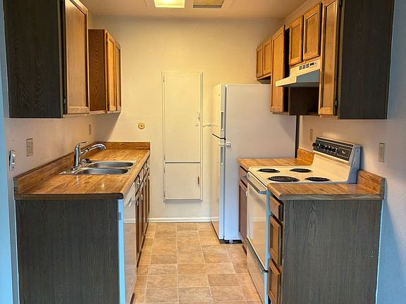 2nd image of 4630 Excalibur Ct