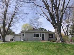 21 Hiawatha Cir, Madison, WI 53711
