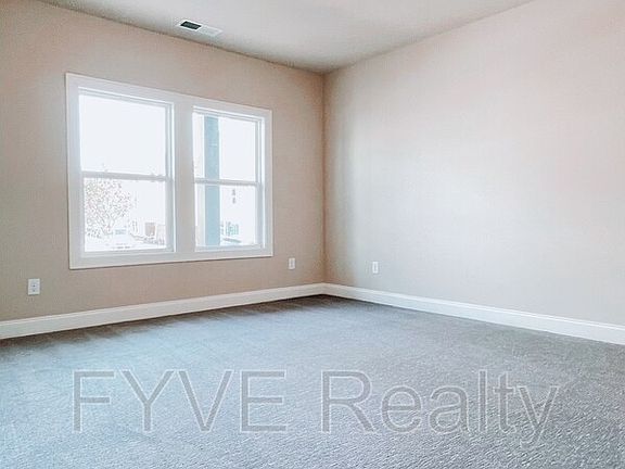 5th image of 1020 Knoxboro Ln