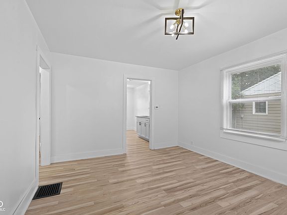 5th image of 1422 E 49th St