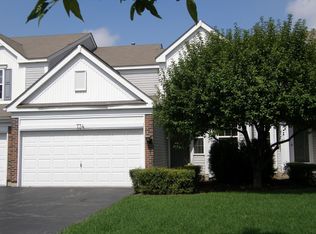 734 Silk Oak Ln, Crystal Lake, IL 60014