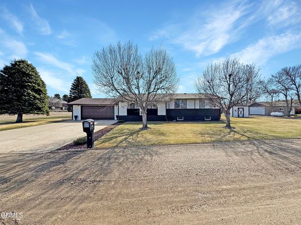 106 Country Club Ave, Plentywood, MT 59254