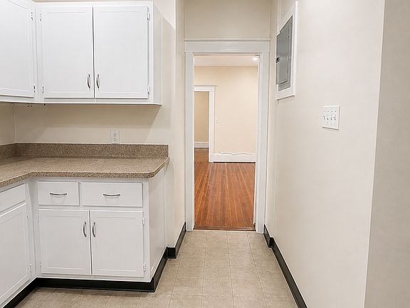 4th image of 15 Jason St APT 3