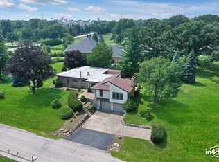 303 79th St, Willowbrook, IL 60527