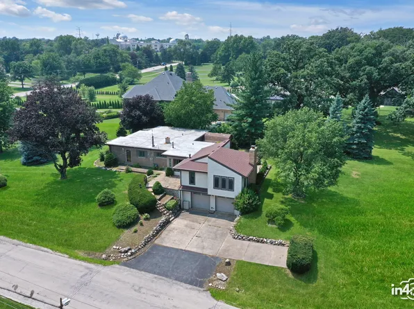 303 79th St, Willowbrook, IL 60527