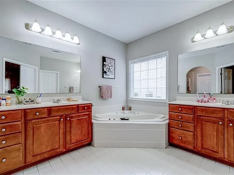 380 Simonton Crest Dr — Photo 12