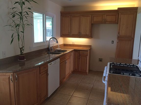 5th image of 906 Joann St