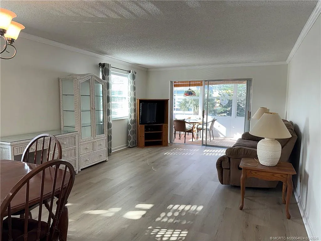 2 bed, 2.0 bath, 1134 sqft, $1,700 — Photo 2