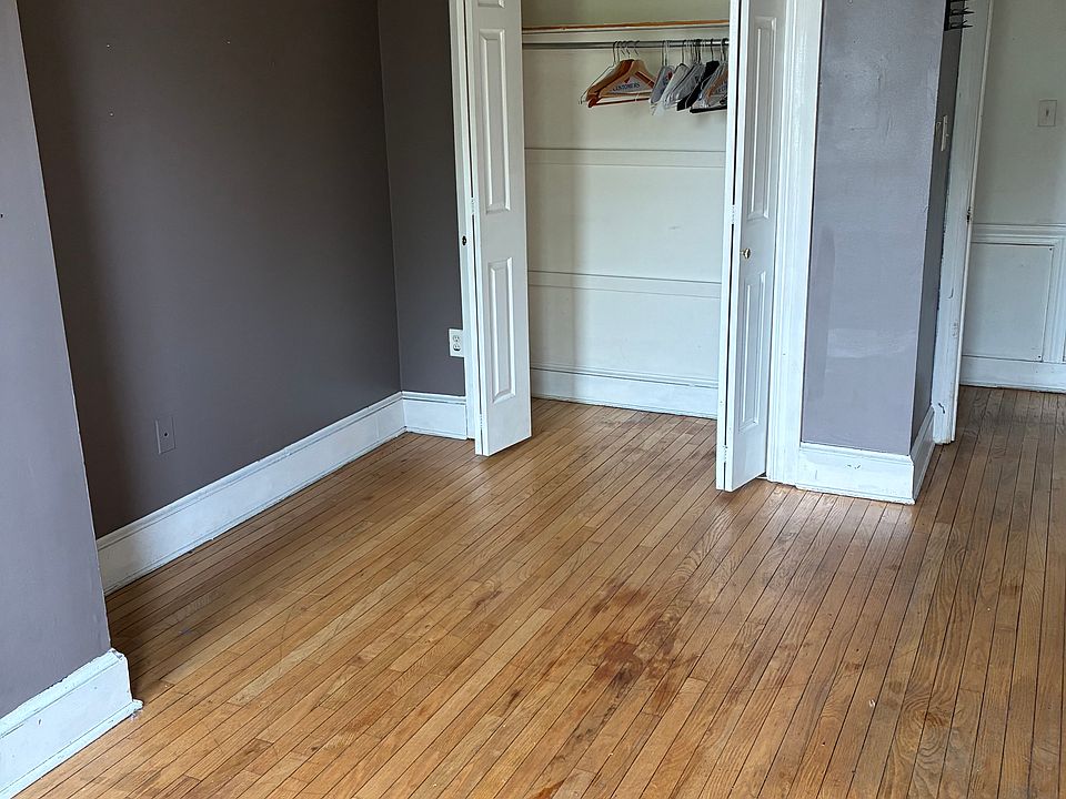 **ROOM FOR RENT**