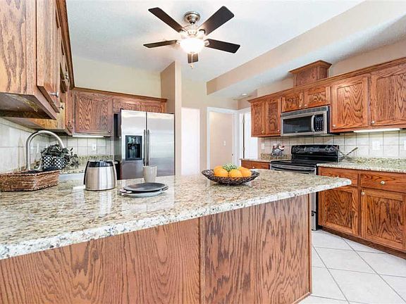 3rd image of 6441 Bay Oaks Dr