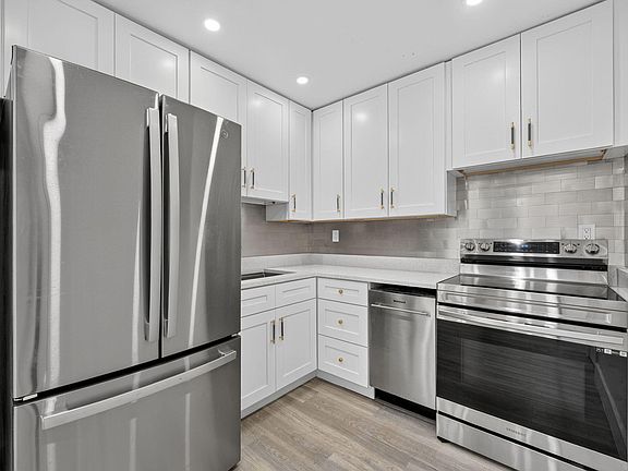 5th image of 17051 NE 35th Ave APT 207