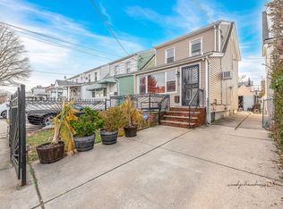 9008 208th St, Queens Village, NY 11428