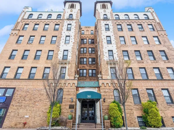 310 Riverside #4I, Long Beach, NY 11561