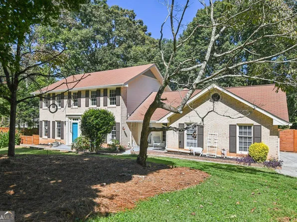 2209 Mountain Creek Dr, Stone Mountain, GA 30087