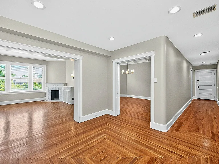 Clermont Condominiums — Photo 14