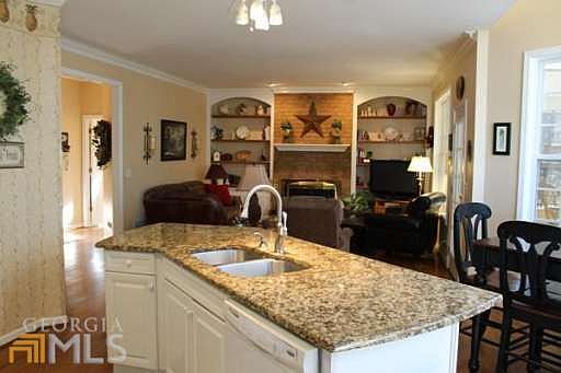 3rd image of 155 Kenton Pl