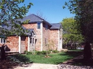 33 Old Meeting House Rd, Westhampton Beach, NY 11978